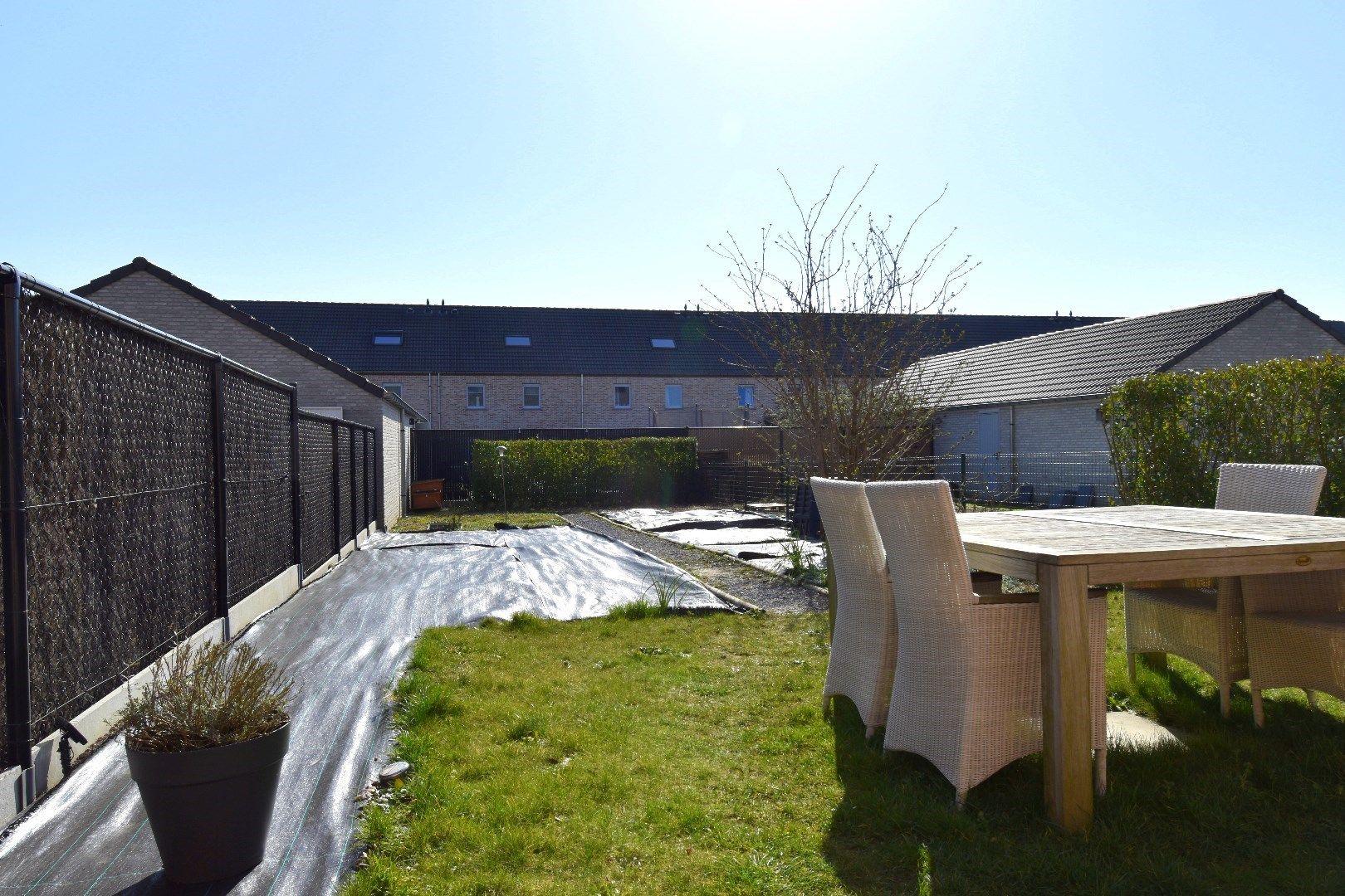 Instapklare gezinswoning met 3 slaapkamers (meer mogelijk!), zonnige tuin én garage te Heule foto 12