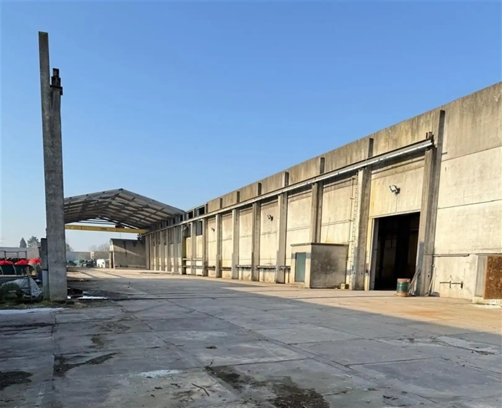 Te huur veelzijdig bedrijfsgebouw te Aalter foto {{pictureIndex}}