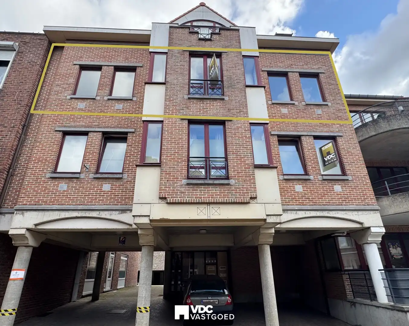 Mooi appartement met 1 slaapkamer in centrum Borgloon foto {{pictureIndex}}