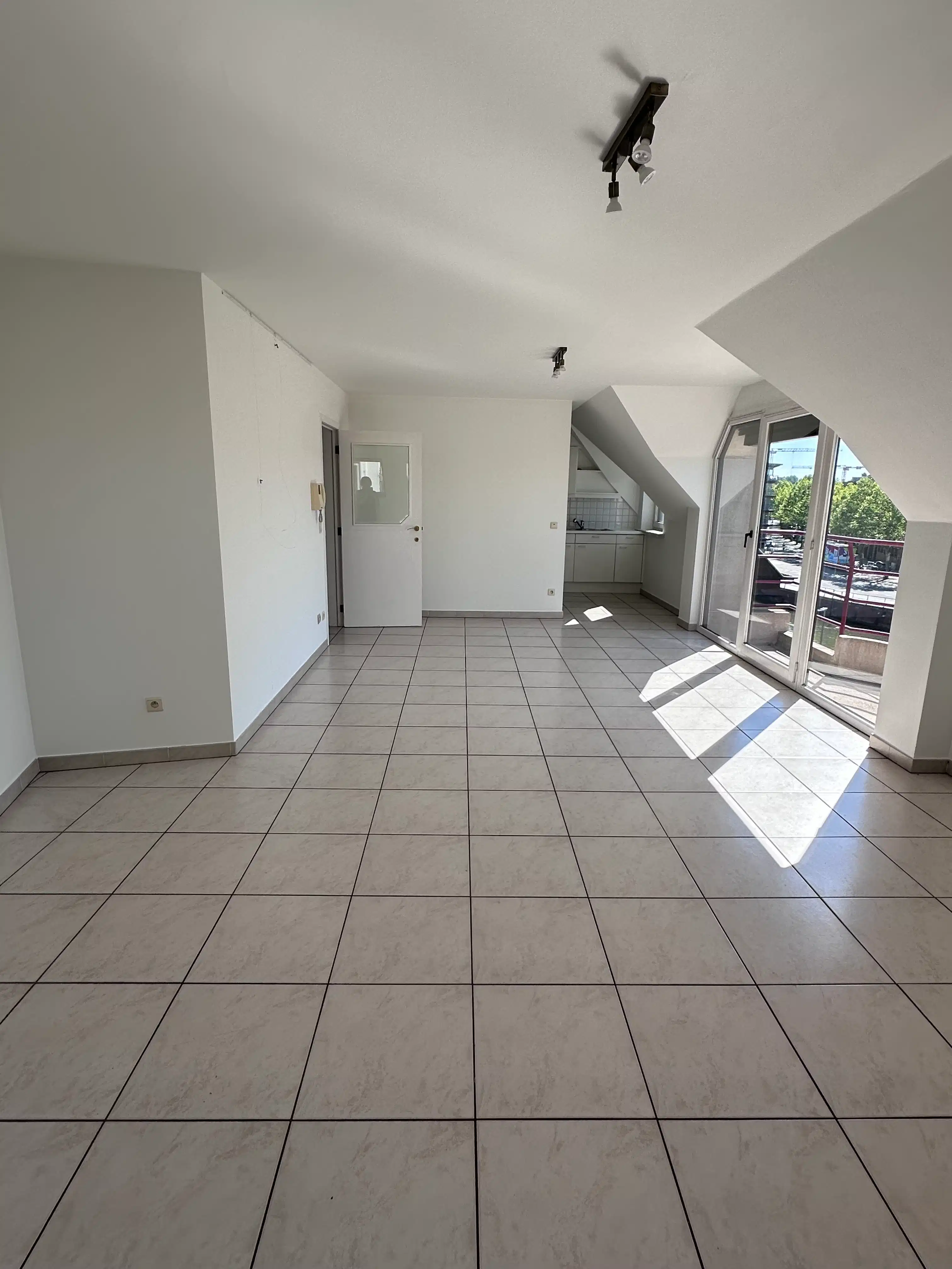 Wonen in het hart van Kortrijk met zicht op het water foto 2