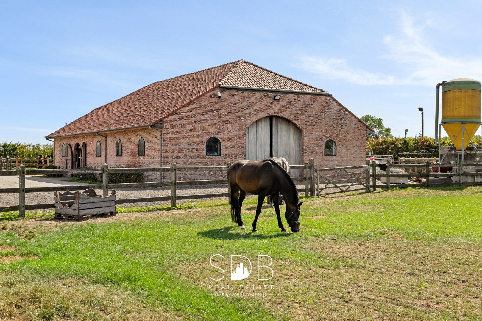 Prachtige landelijke woning met hippische accommodatie op 2,5hectare foto 24