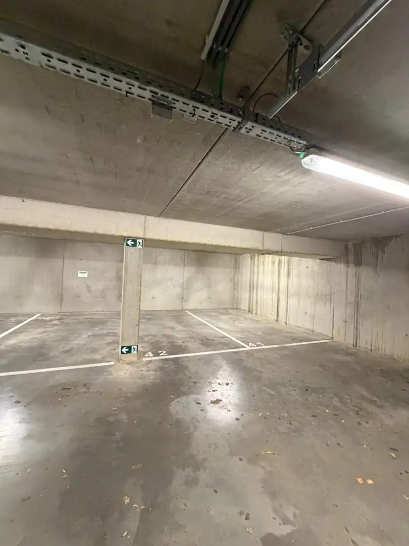 Twee autostaanplaatsen te koop aan woonzorgcentrum Hof Van Gan foto 2