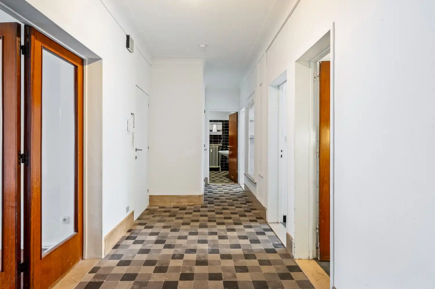 Ruim gelijkvloers appartement met 3 slaapkamers, tuin en garage! foto 3