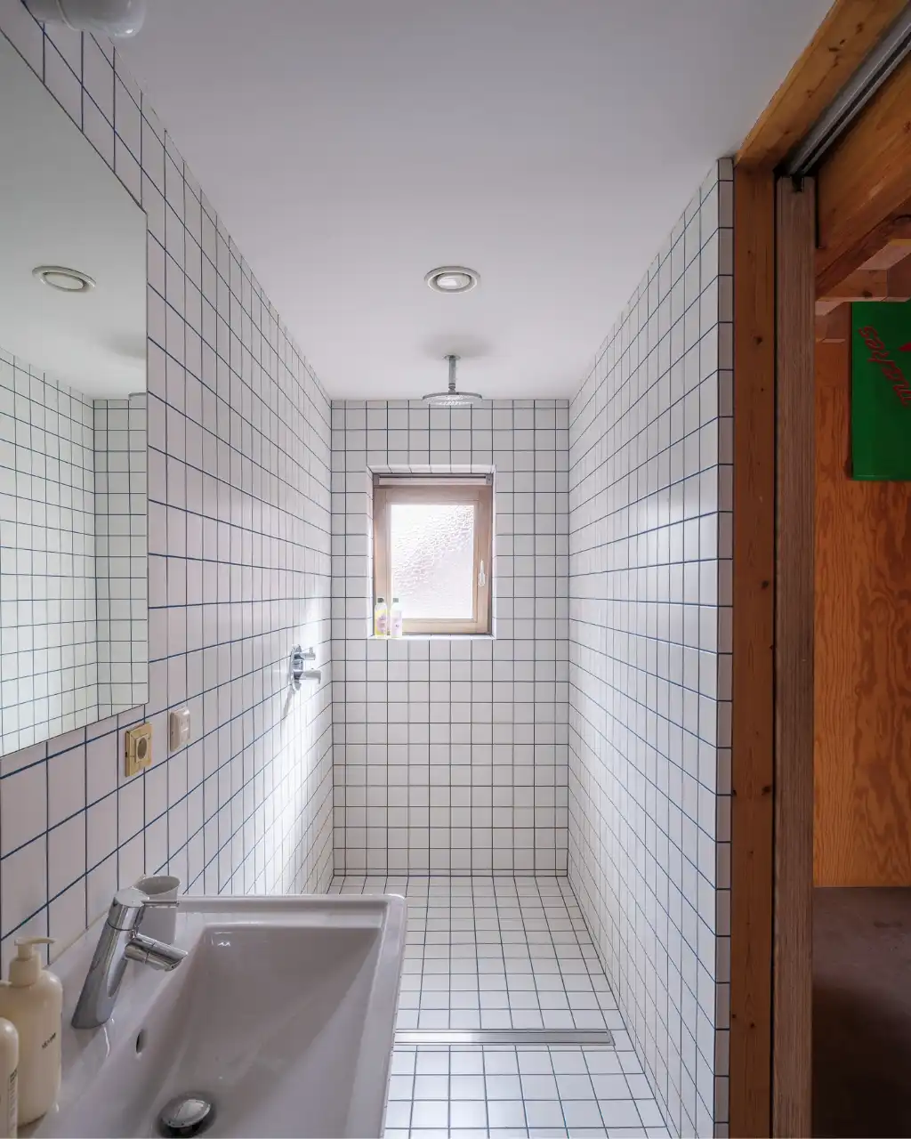 Uniek vastgoed! Exclusieve en creatieve site met twee kantoorruimtes, een polyvalent handelspand, een short-staystudio en een bijzonder architecturale split-levelwoning met ruime tuin, op een boogscheut van het stadscentrum. foto 28