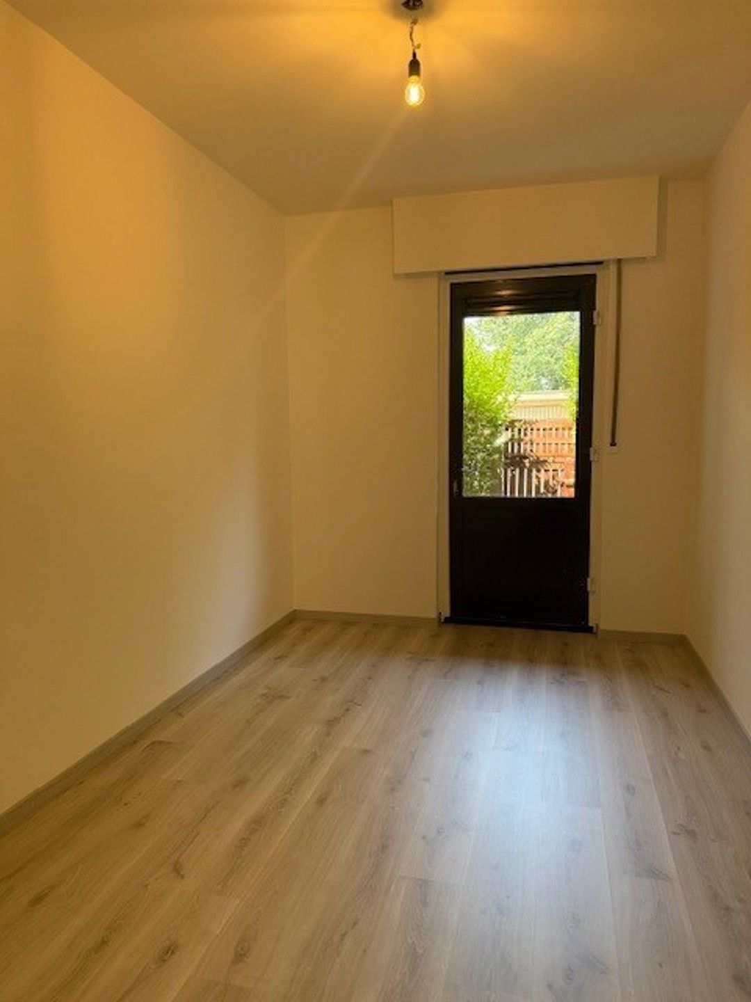 Deels gerenoveerd gelijkvloers appartement. foto 13