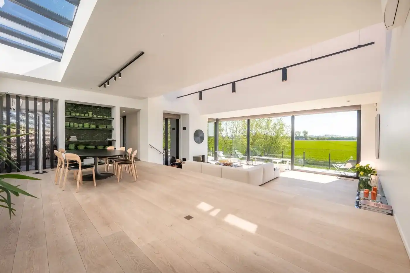 Uitzonderlijk,volledig gerenoveerde hoeve vlakbij het Zoute foto 6