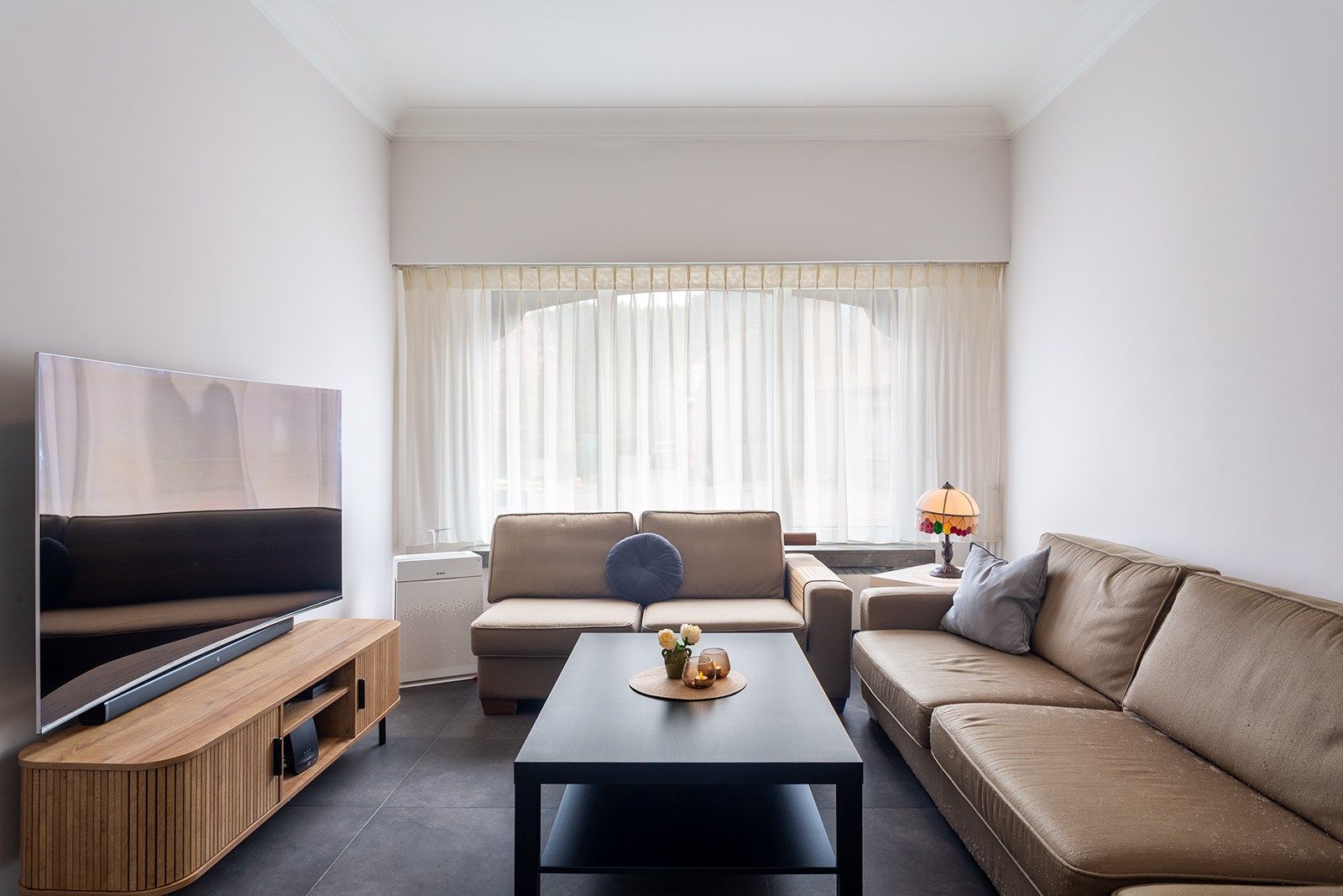 Ruime gerenoveerde, instapklare woning met 6 slaapkamers en drie badkamers foto 3