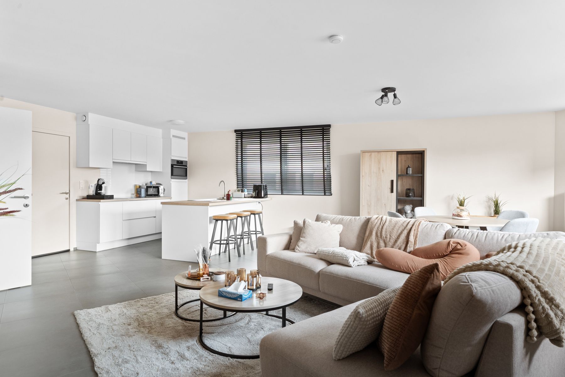Modern 2-slaapkamerappartement in kleinschalige residentie foto {{pictureIndex}}