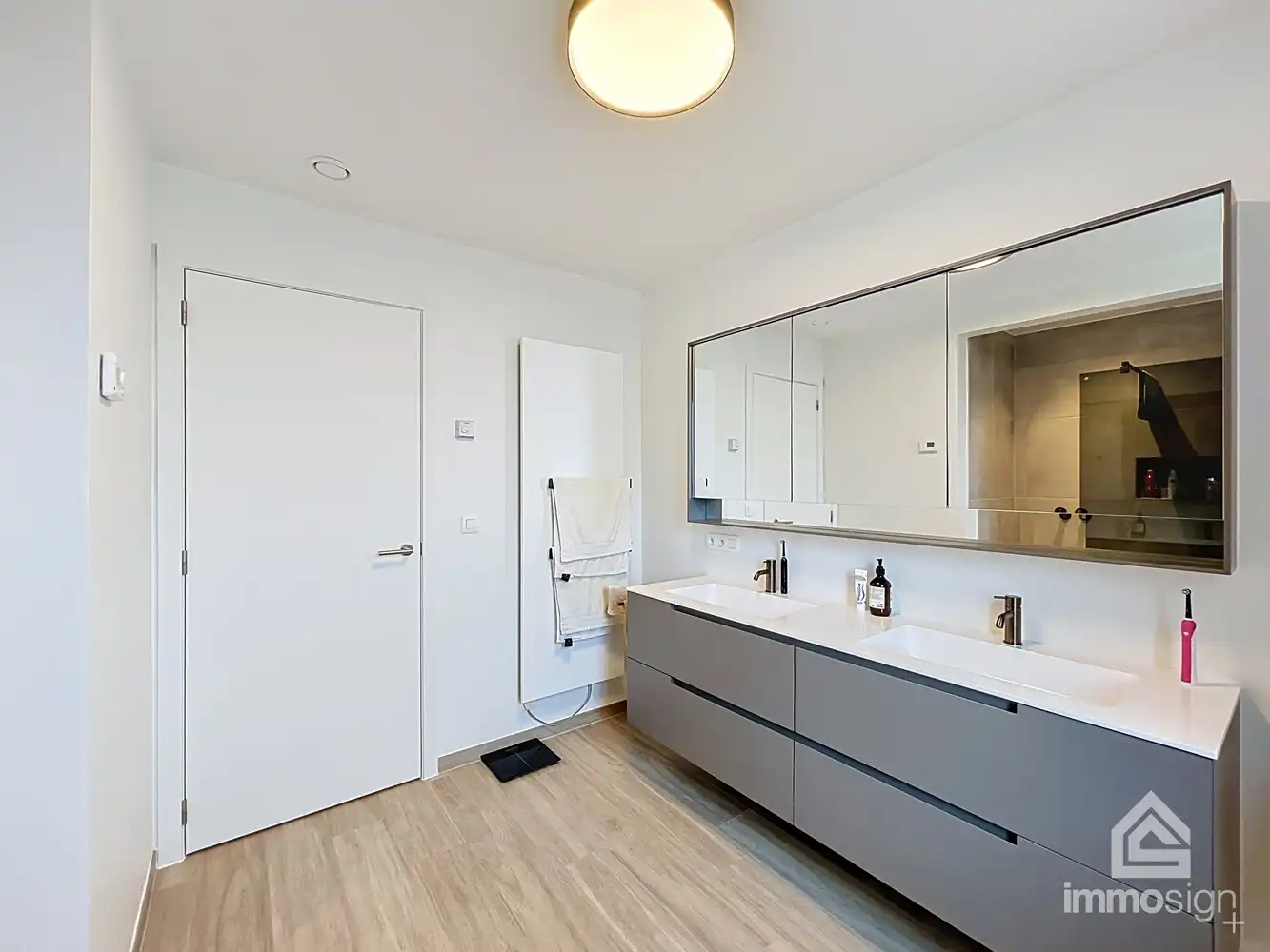 Lichtrijke woning met 3 volwaardige slaapkamers te Pelt! foto 23