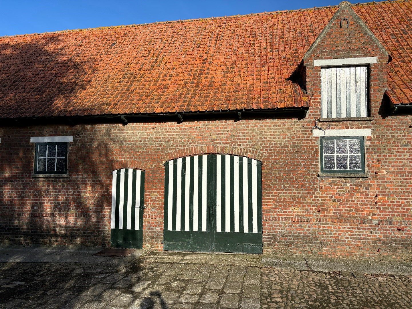 OPSLAGRUIMTE VAN 39 M² IN IEPER foto {{pictureIndex}}