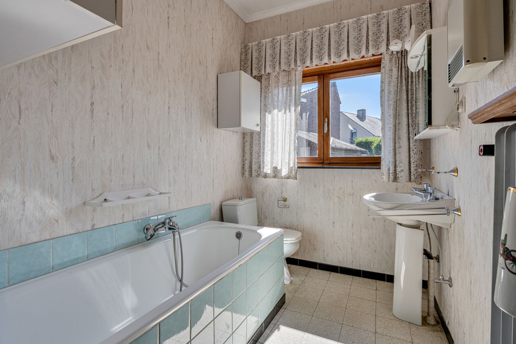 BOTTELARE: te renoveren woning met zuidwest gerichte tuin foto 13