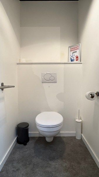 Showroom met opslagruimte te huur aan Kortrijksesteenweg in Gent foto 12