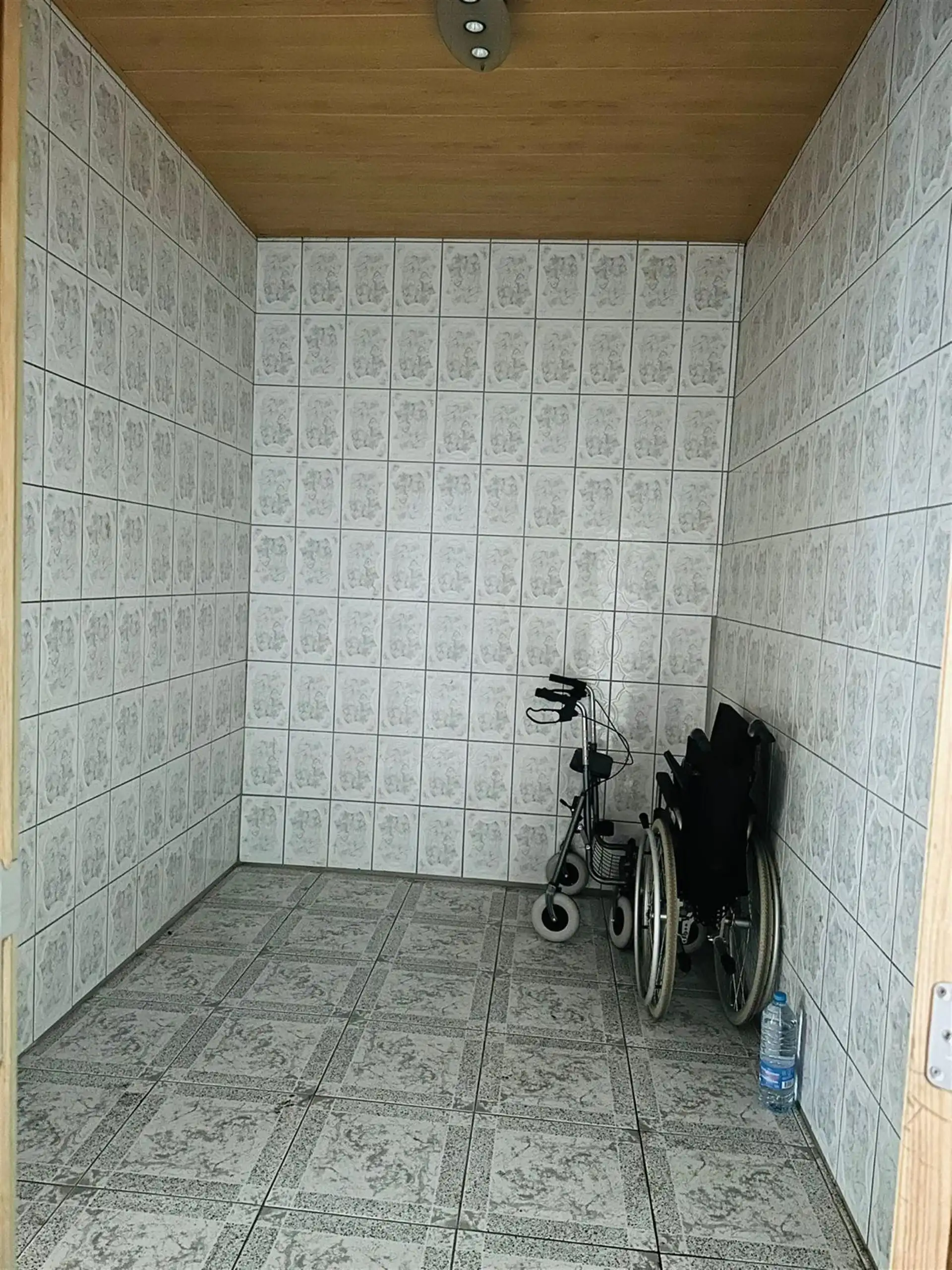 Te renoveren woning met veel potentieel in Berchem!  foto 5