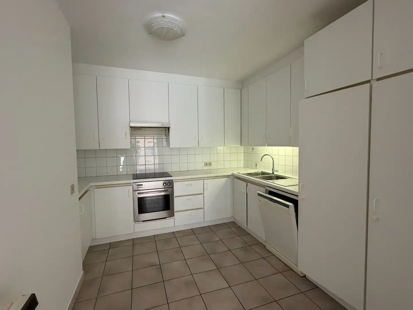 Appartement met 2 slaapkamers in centrum Halle foto 4