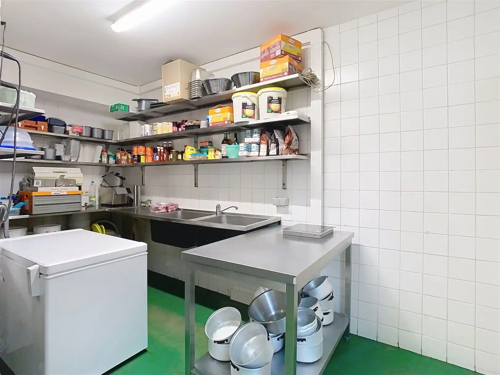 Gebouw met ruim 4 slaapkamer appartement en gelijkvloerse handelszaak foto 9