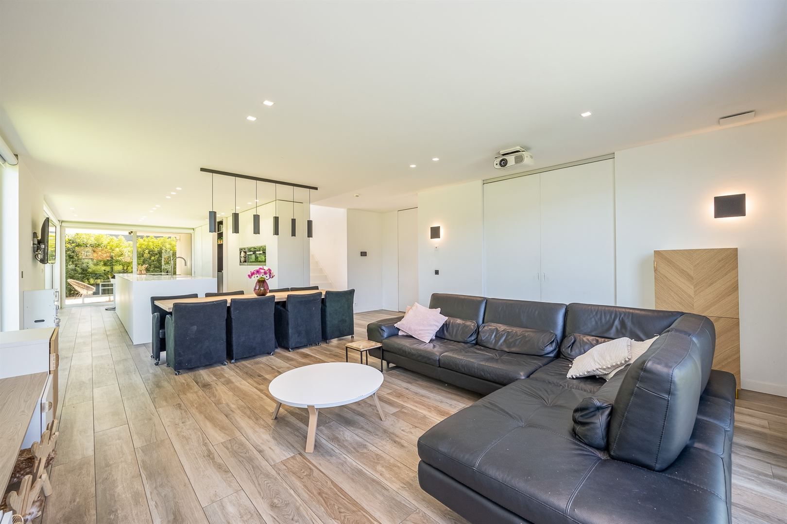 Goed gelegen villa met modern comfort én veel woonruimte! foto 5