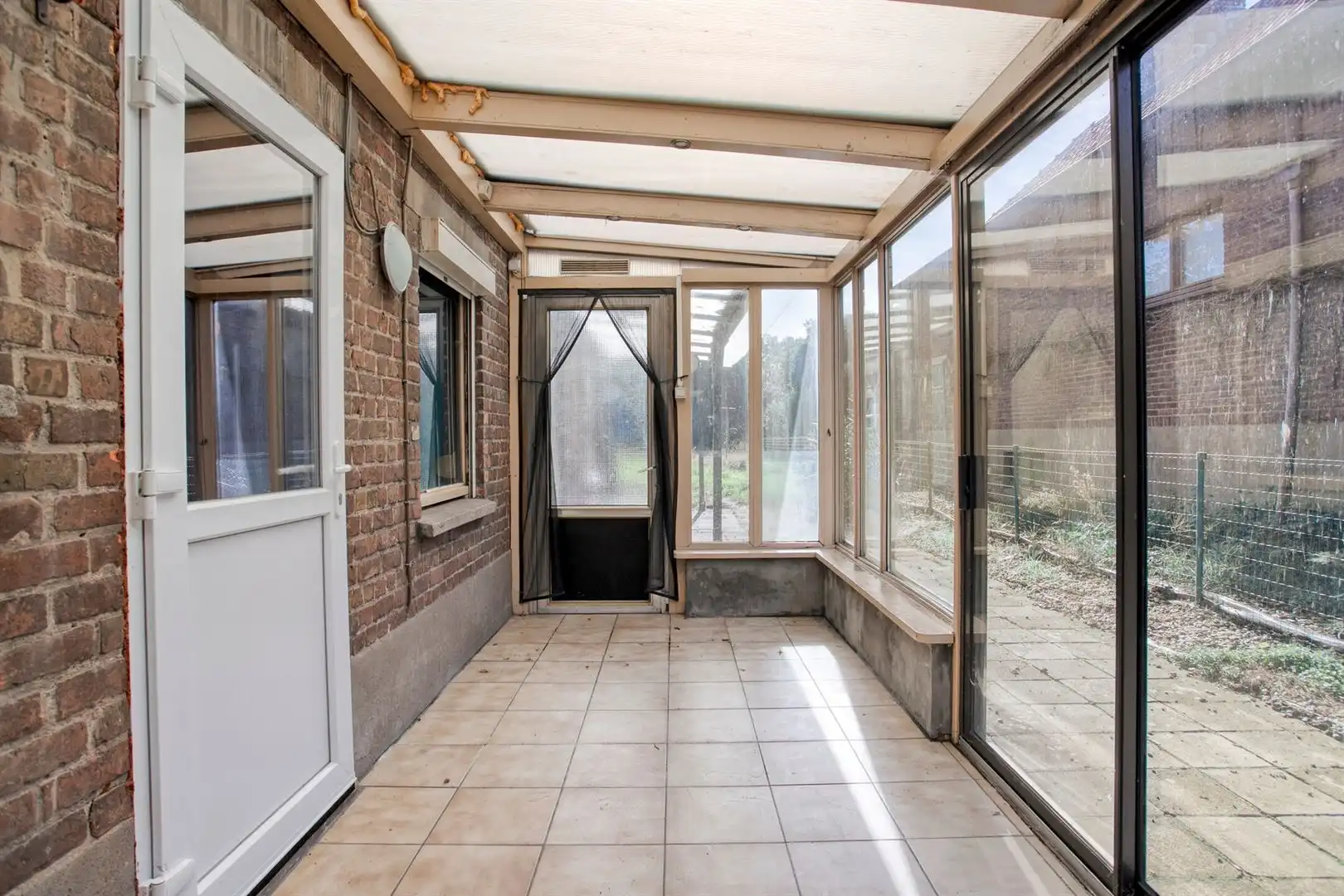 Rustig gelegen, te renoveren open bebouwing met grote zonnige tuin. foto 11