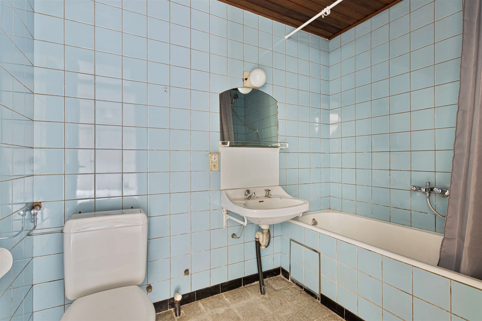 Te renoveren woning met schuur en loodsen  foto 14