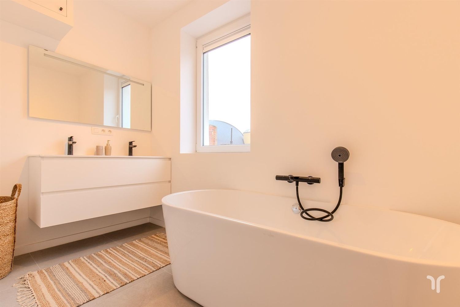 Knap gerenoveerde woning foto 11