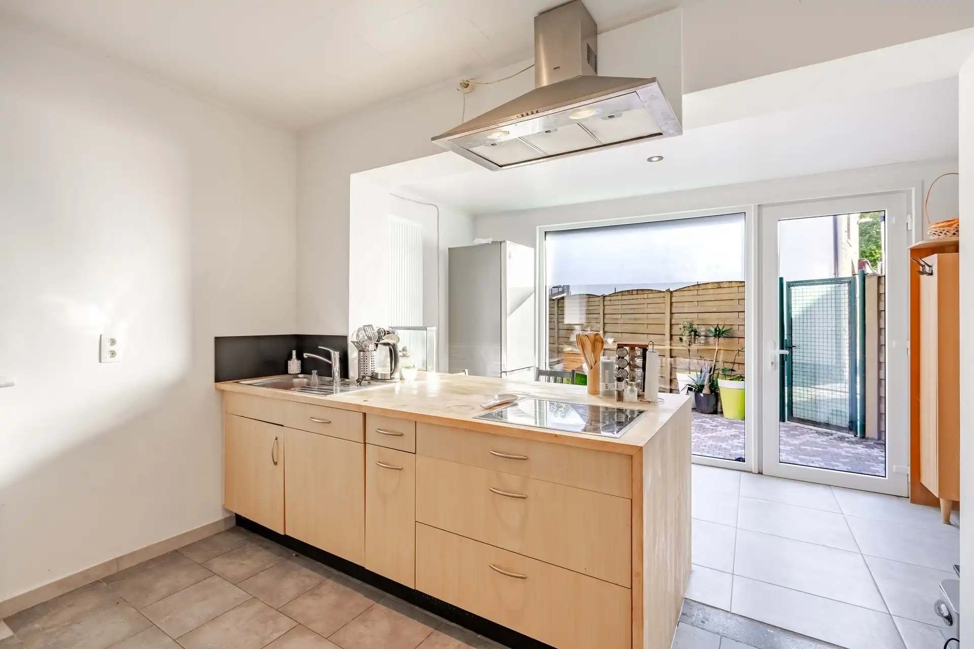 Energiezuinige hoekwoning met 5 slaapkamers en tuin in Berlare foto 5