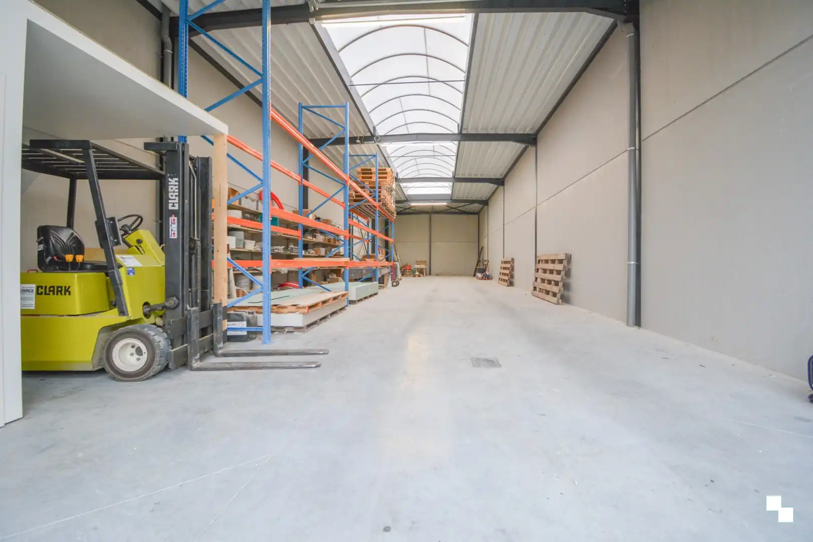 Industrieel-magazijn-logistiek te huur Bellevuestraat 93 - 8870 Izegem