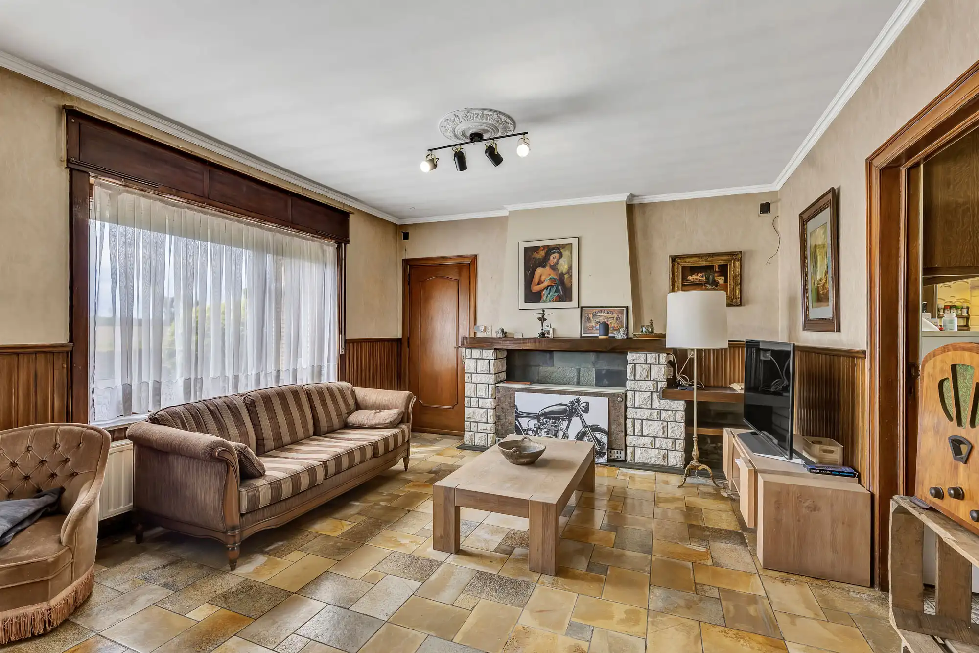Woning op landelijke ligging met opslagplaats foto 4