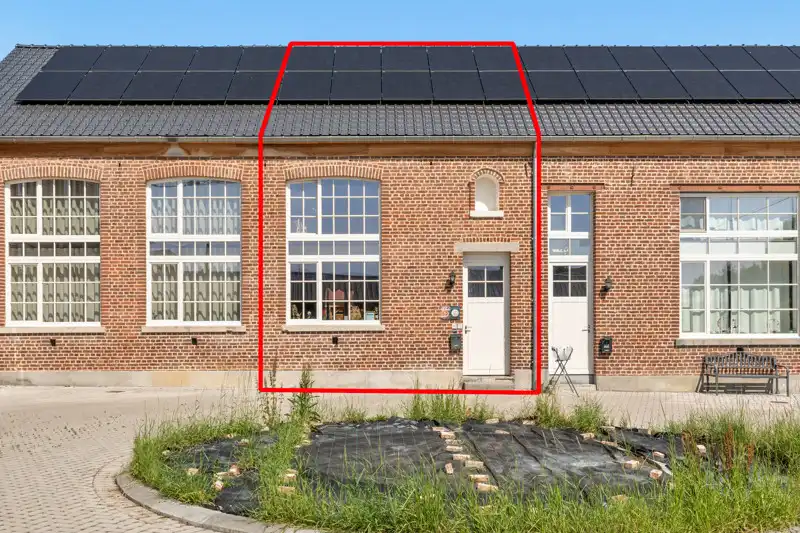Recente, landelijke woning met 3 slaapkamers, tuin en parking foto {{pictureIndex}}
