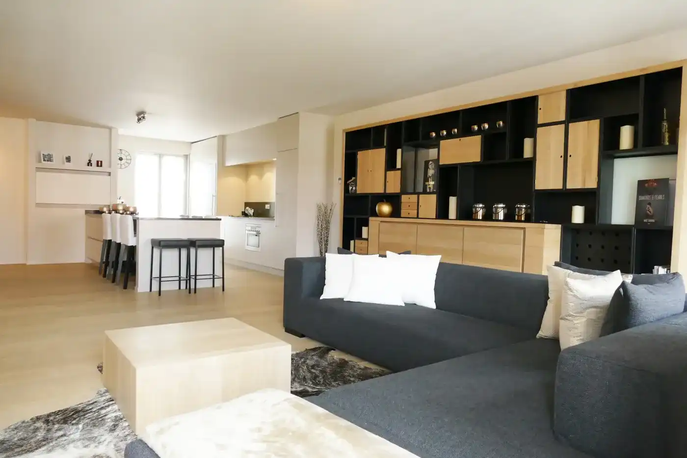 Exclusief duplex penthouse te huur in het Zoute met 2 slaapkamers en een dakterras van 70 m² foto 2