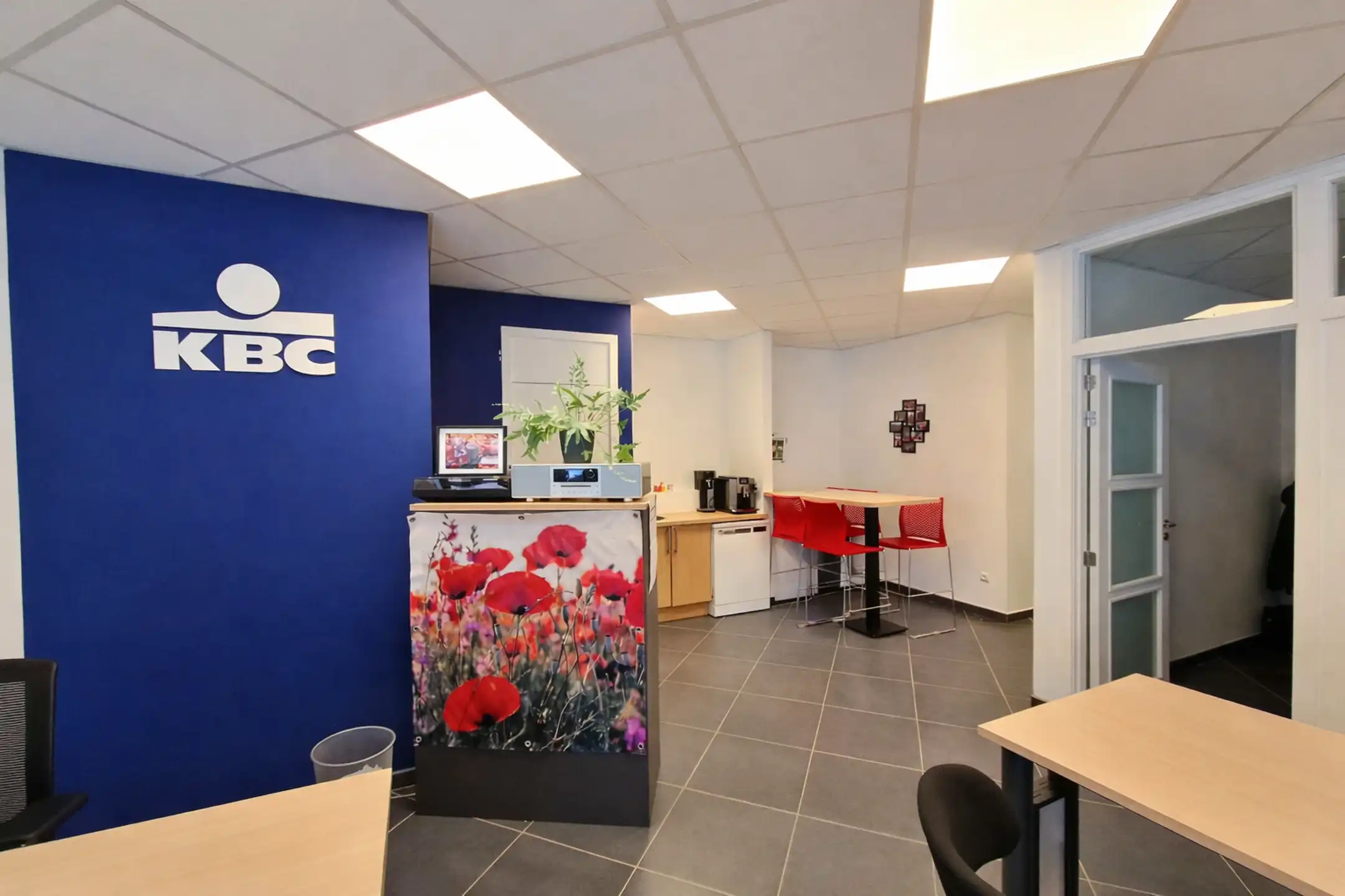 Commercieel kantoor (82m²) met grote visibiliteit te Herne foto 4