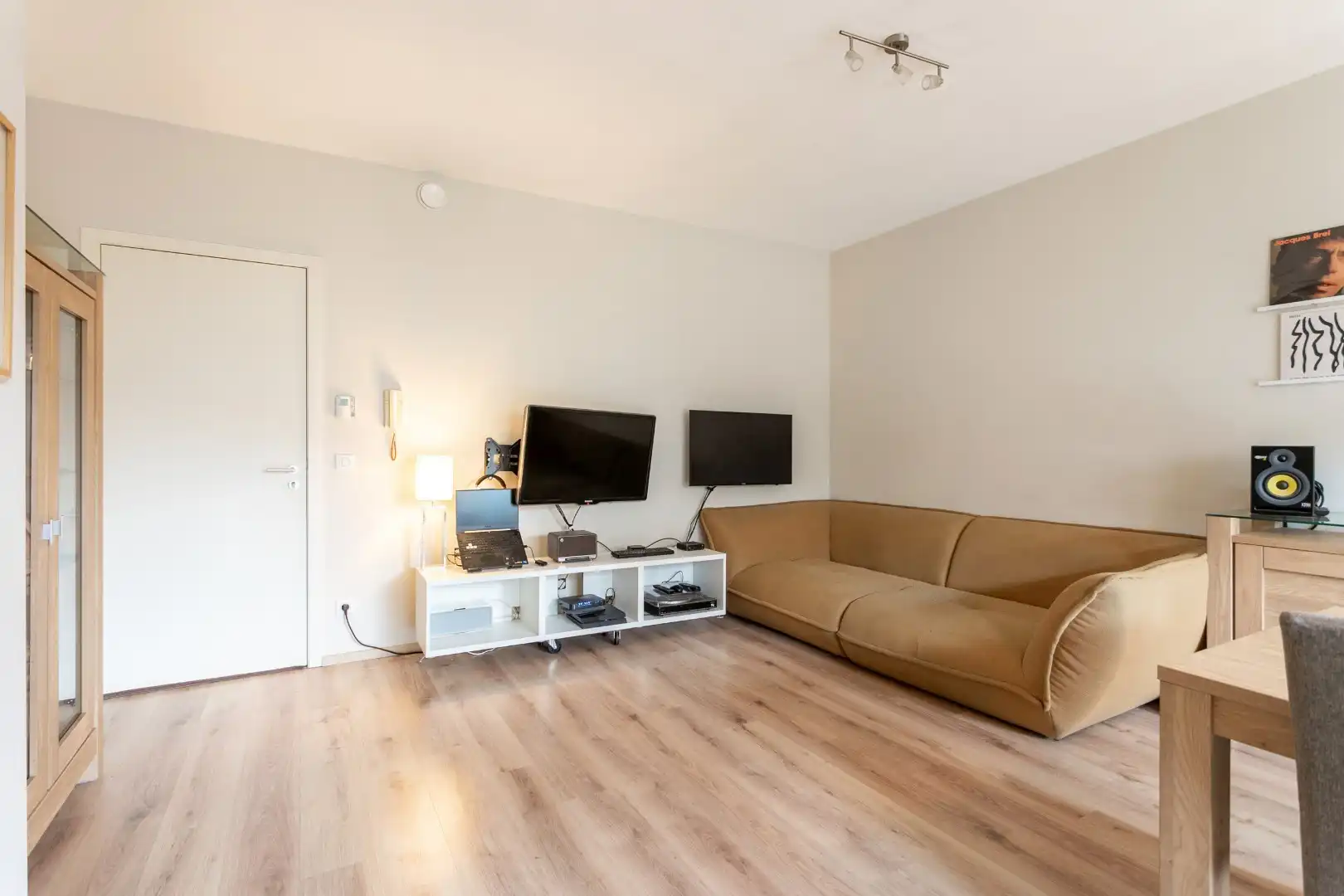 Energiezuinig 1-slpk appartement gelijkvloers met terras, parking en toplocatie nabij Brussel-Zuid foto 10