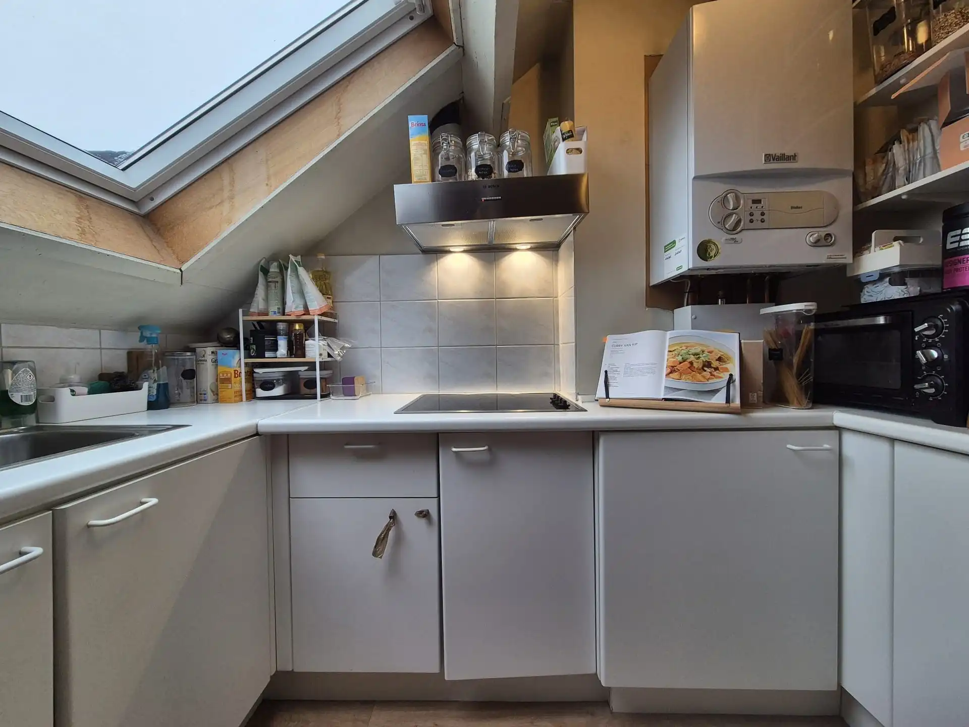 Gunstig gelegen dakappartement aan station.  foto 9