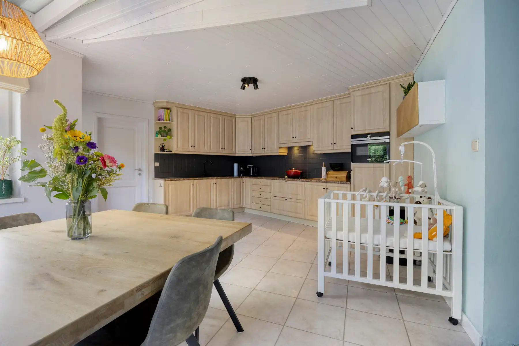 Karaktervolle, ruime woning met onderhoudsvriendelijke tuin foto 7