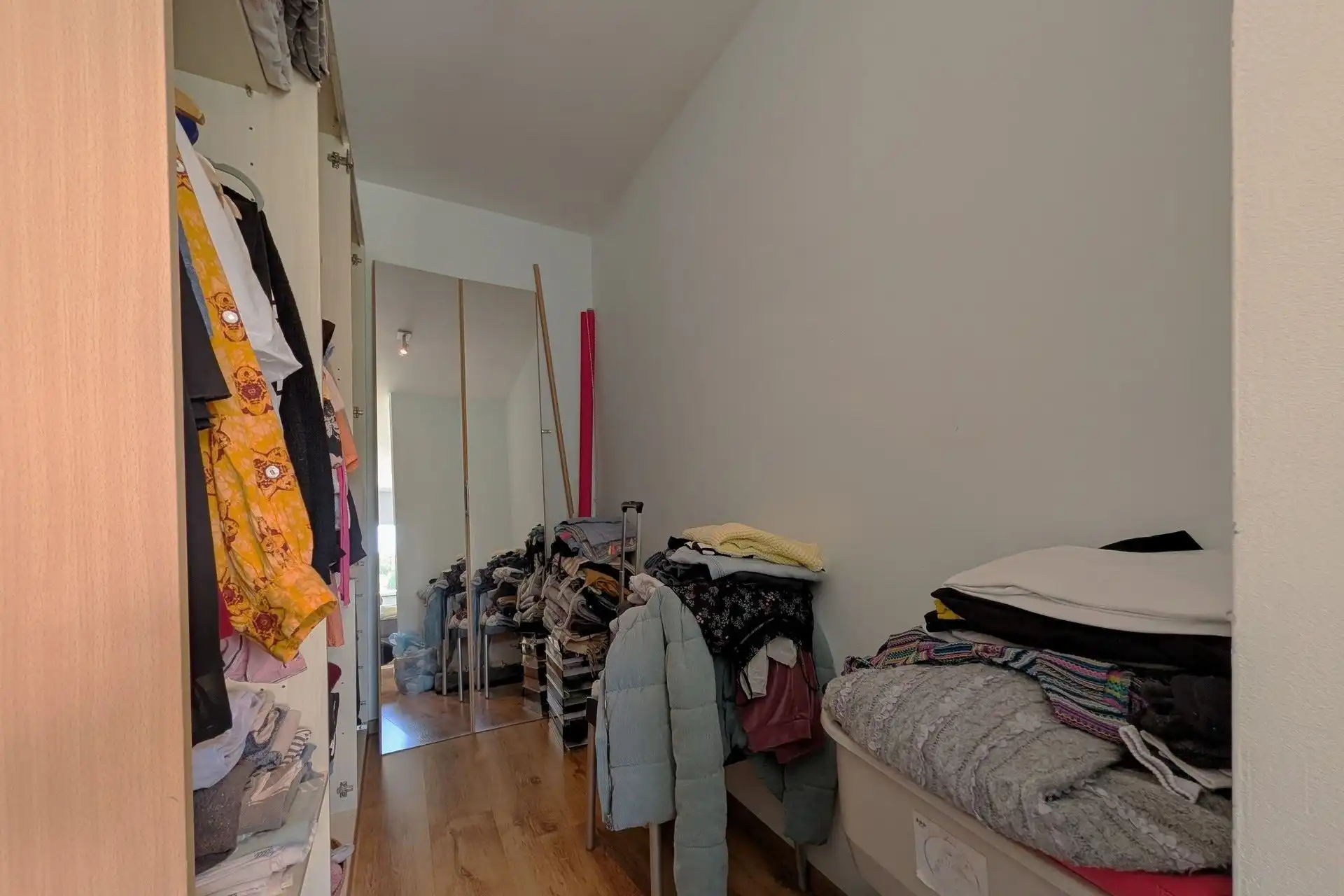 Instapklare halfopen woning met 3 slaapkamers en zwembad te Bilzen foto 14