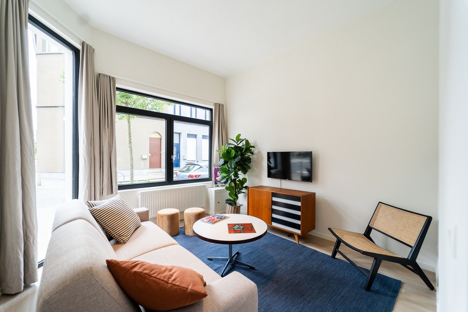 Instapklare, gerenoveerde starterswoning in hip Oud-Berchem foto {{pictureIndex}}