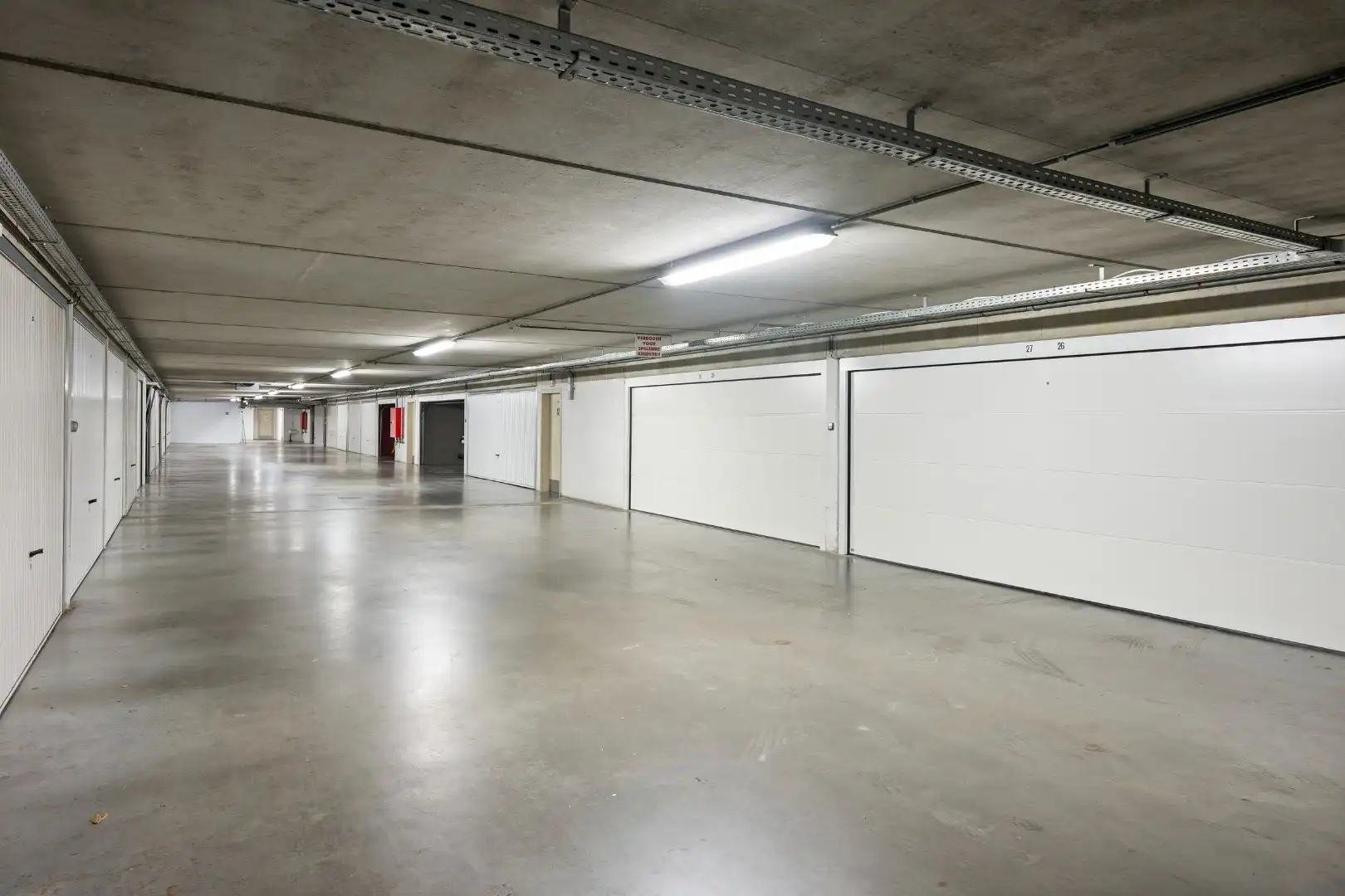 Instapklaar appartement met 2 slaapkamers, badkamers, terrassen én garage in Ieper foto 16