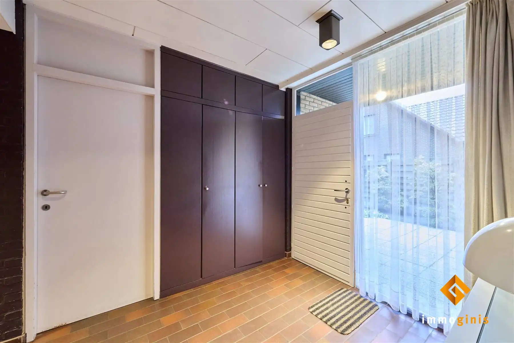 Zéér ruime woning op een mooi perceel van 17a82ca met 5 slaapkamers en uitbreidingsmogelijkheden op de eerste verdieping! foto 4