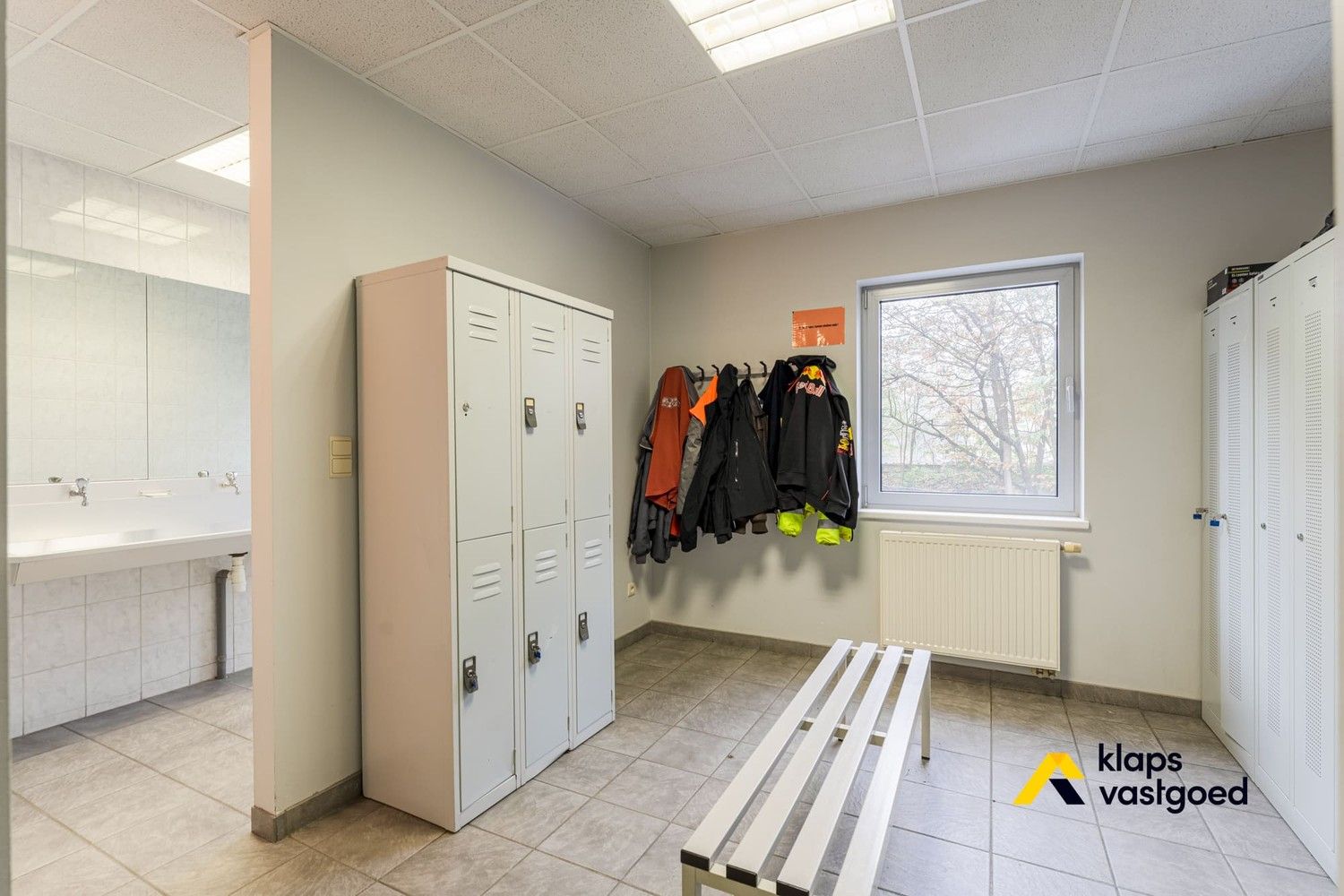Knappe industriële hal op het bedrijventerrein van Rotem foto 25