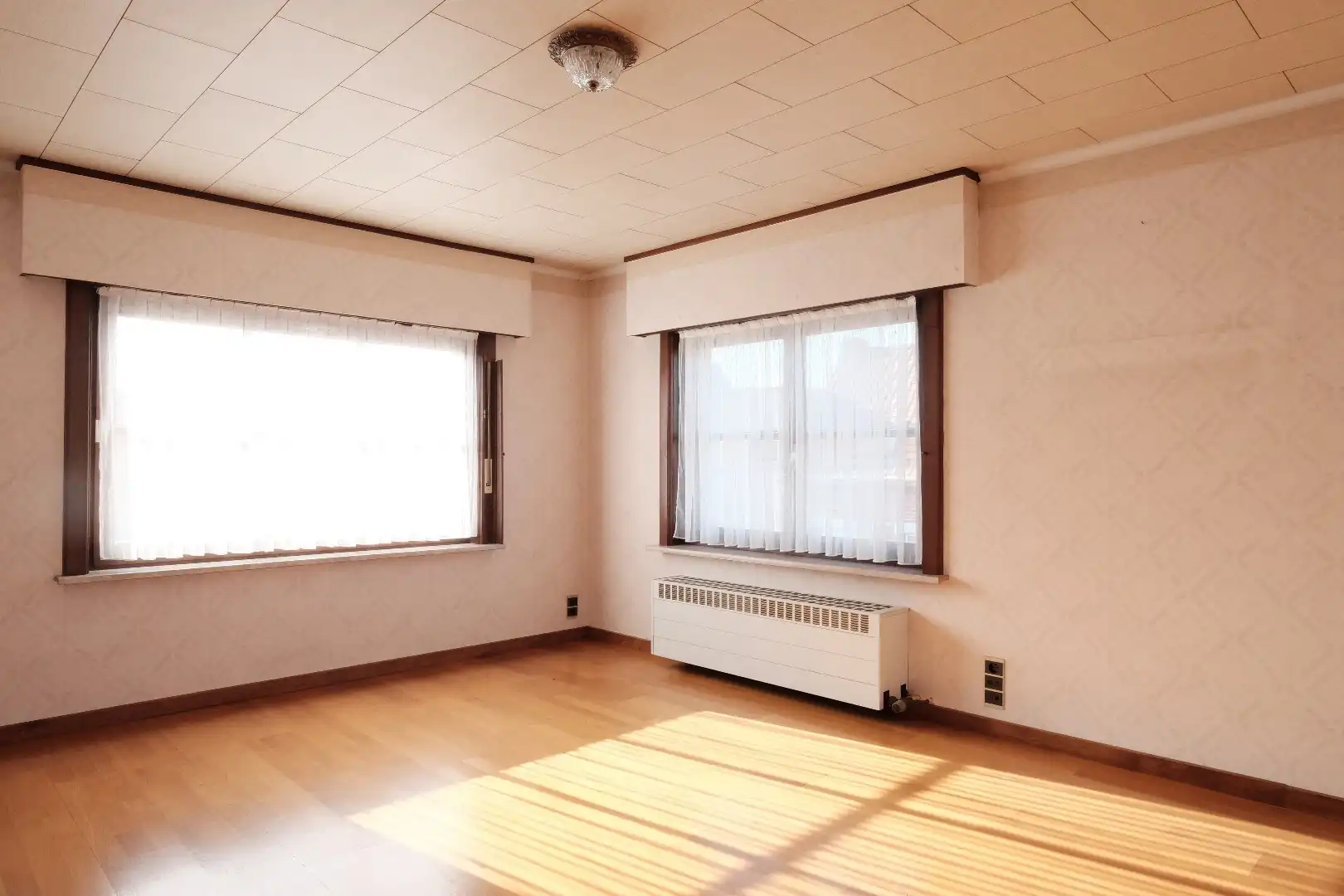 Ruime halfopen woning met 5 slaapkamers, 2 garages en zuidgerichte tuin foto 19