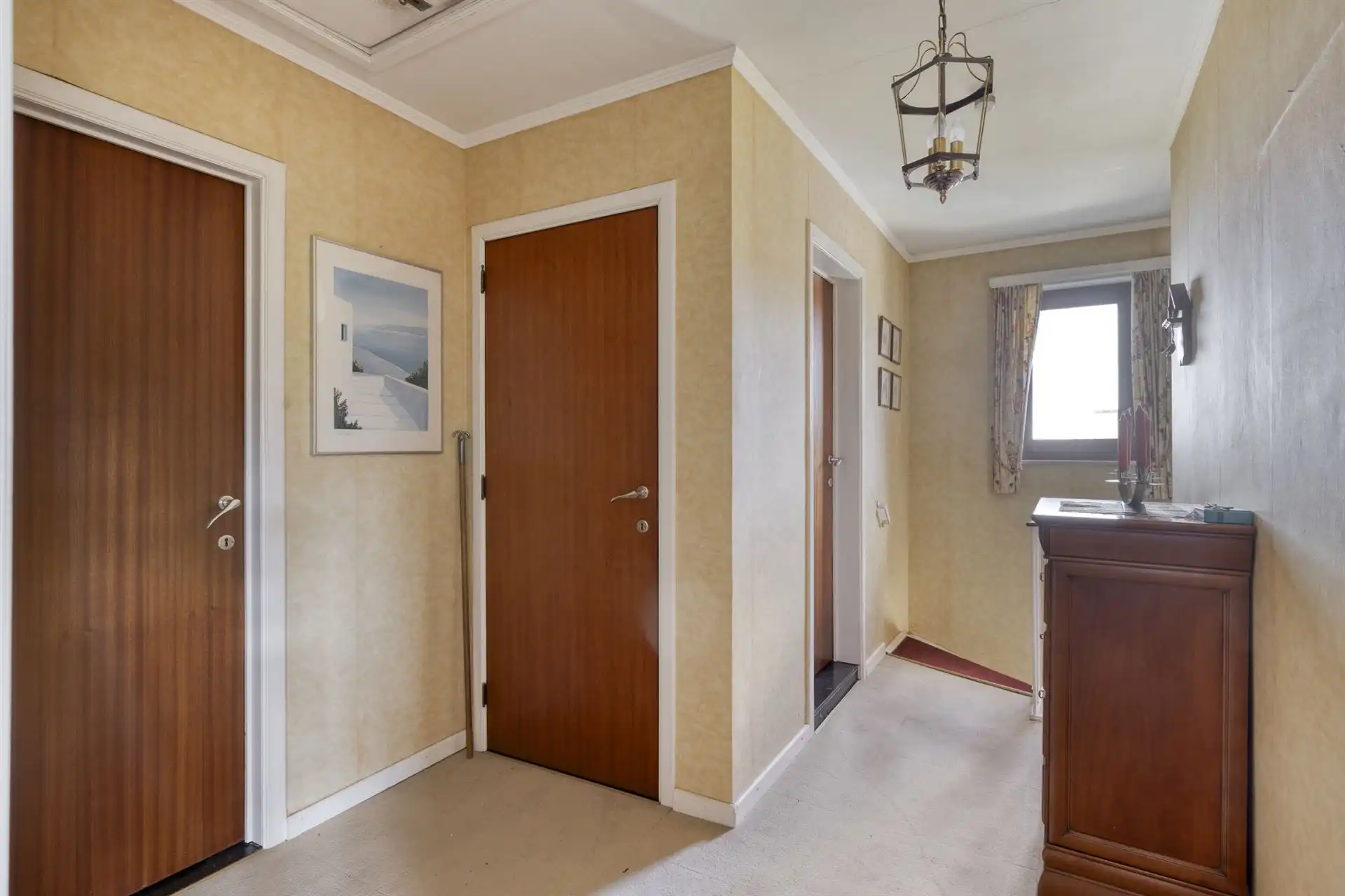 Te renoveren woning met 4 slaapkamers, 2 garages en tuin.  foto 9