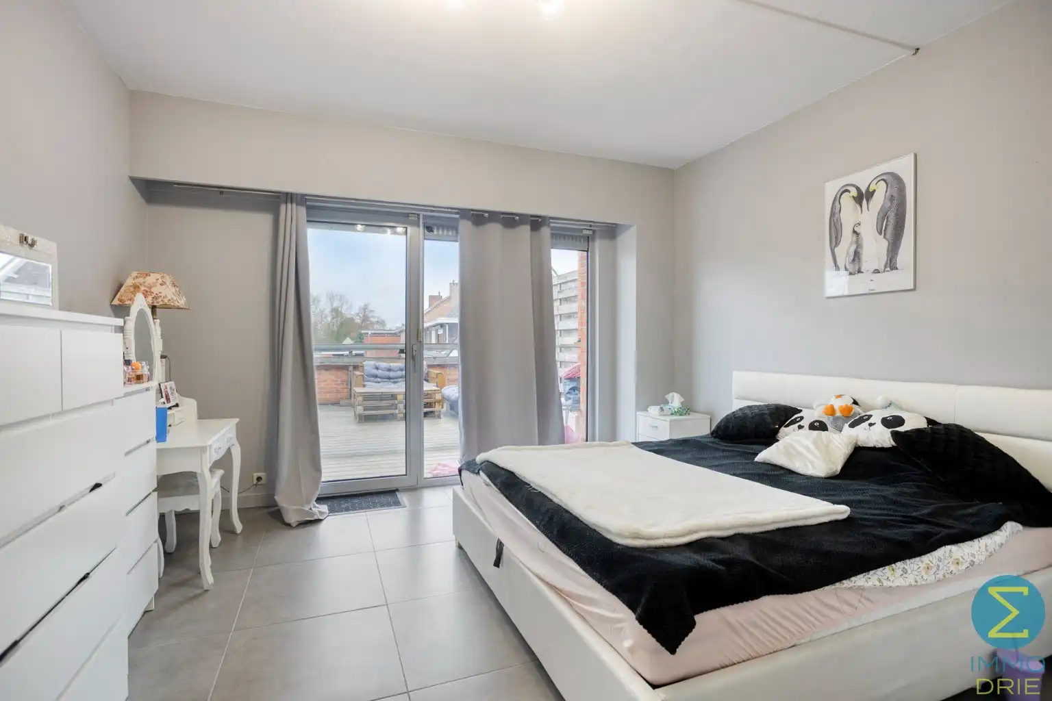 Ruim 3 slpk appartement met groot terras en autostaanplaats foto 8