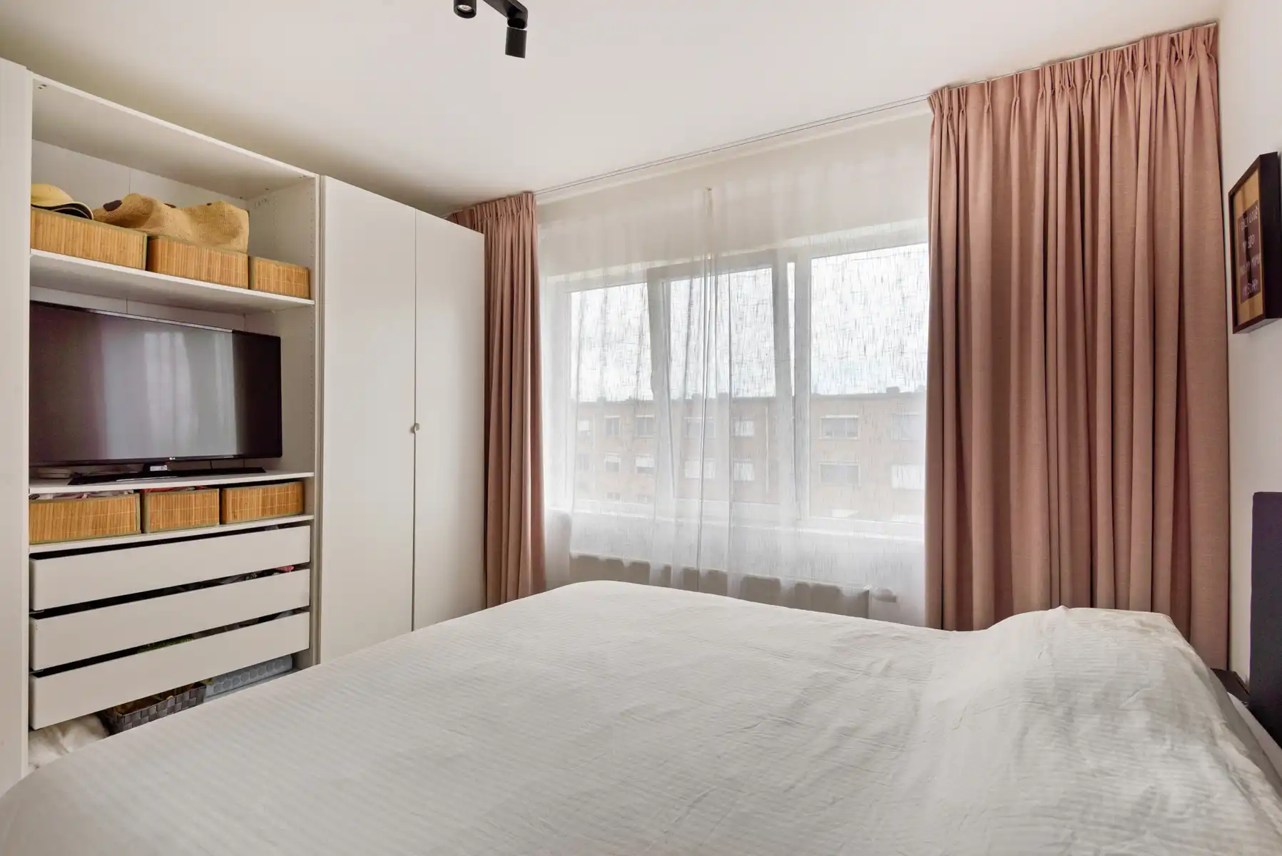 Atypisch ruim appartement met drie slaapkamers foto 16