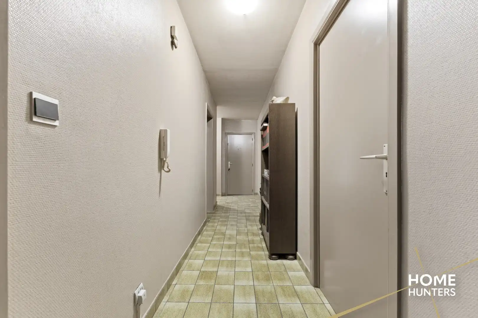 Ruim en lichtrijk te renoveren appartement met 3 slaapkamers op uitstekende locatie te IEper foto 5