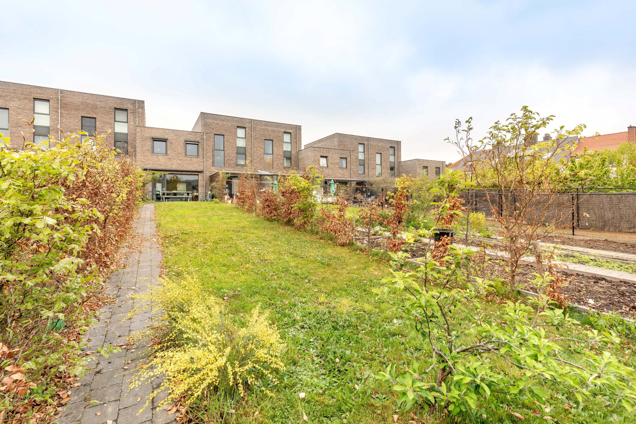 Leuke rijwoning op toplocatie! foto 4