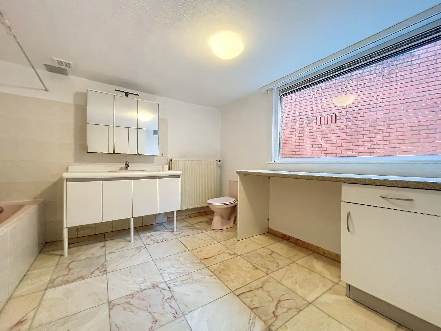 Gelijkvloers appartement met binnenkoer in centrum van Staden foto 4