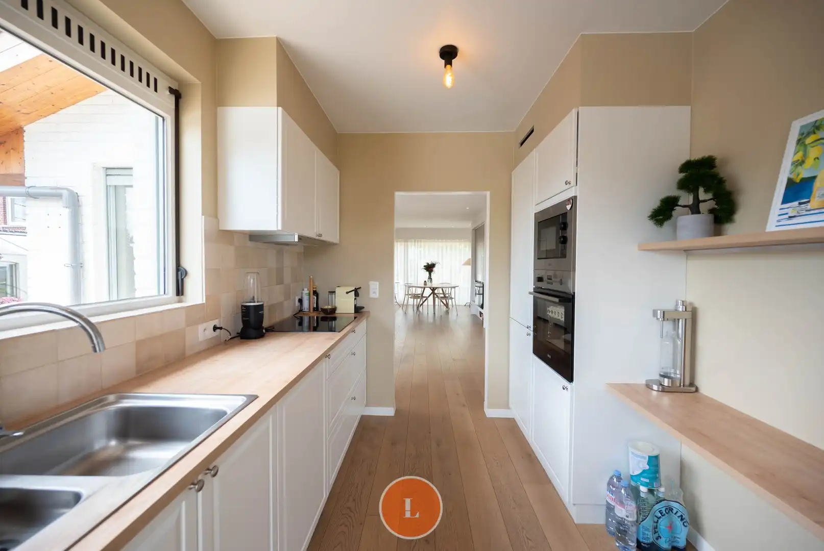 Charmante gerenoveerde halfopen woning met karaktervolle gevel foto 7