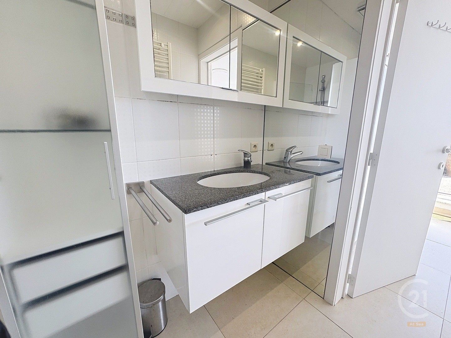 Penthouse appartement met 2 slaapkamers op de zeedijk van Westende foto 14