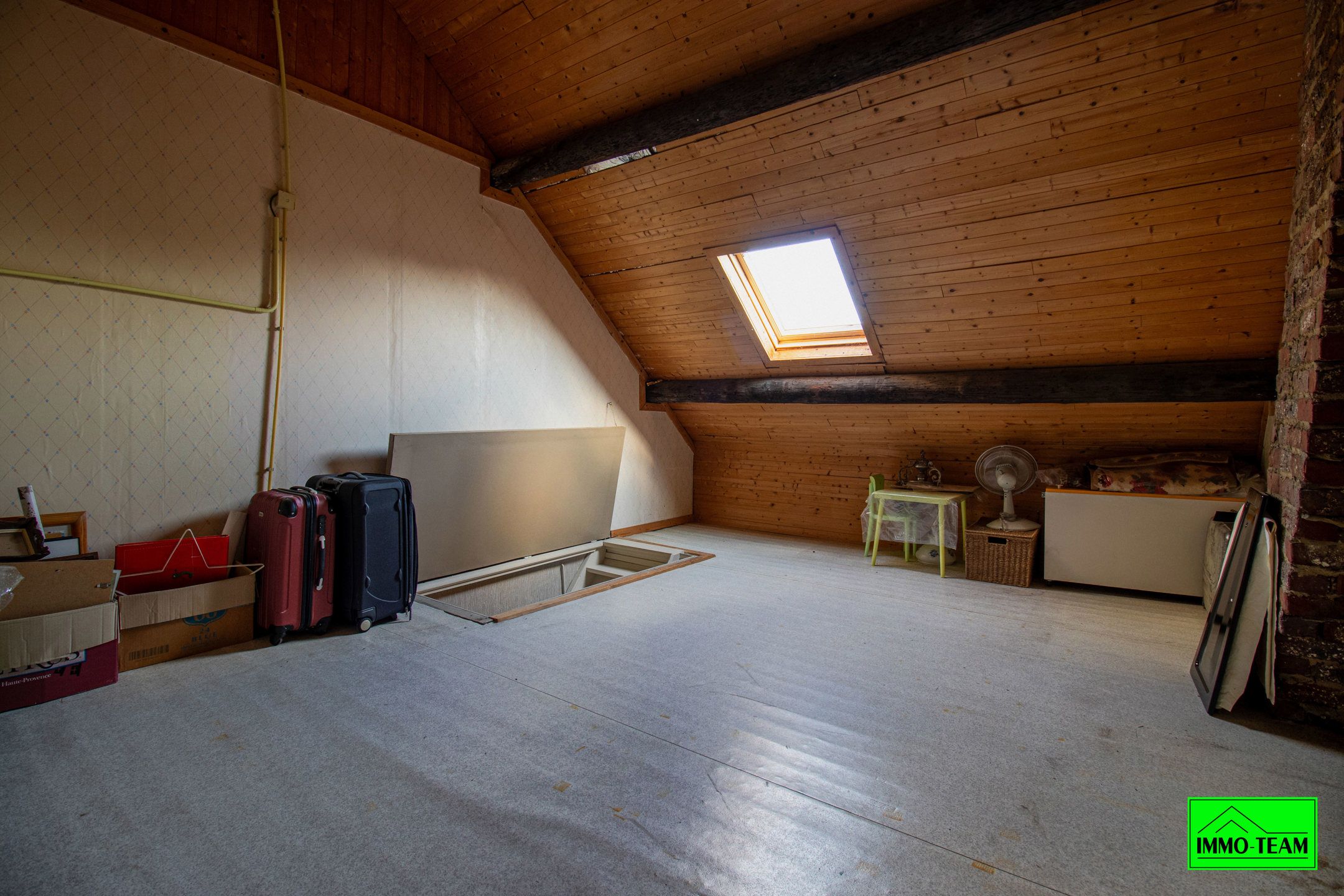 Goed onderhouden rijwoning met garage en ruim atelier foto 16