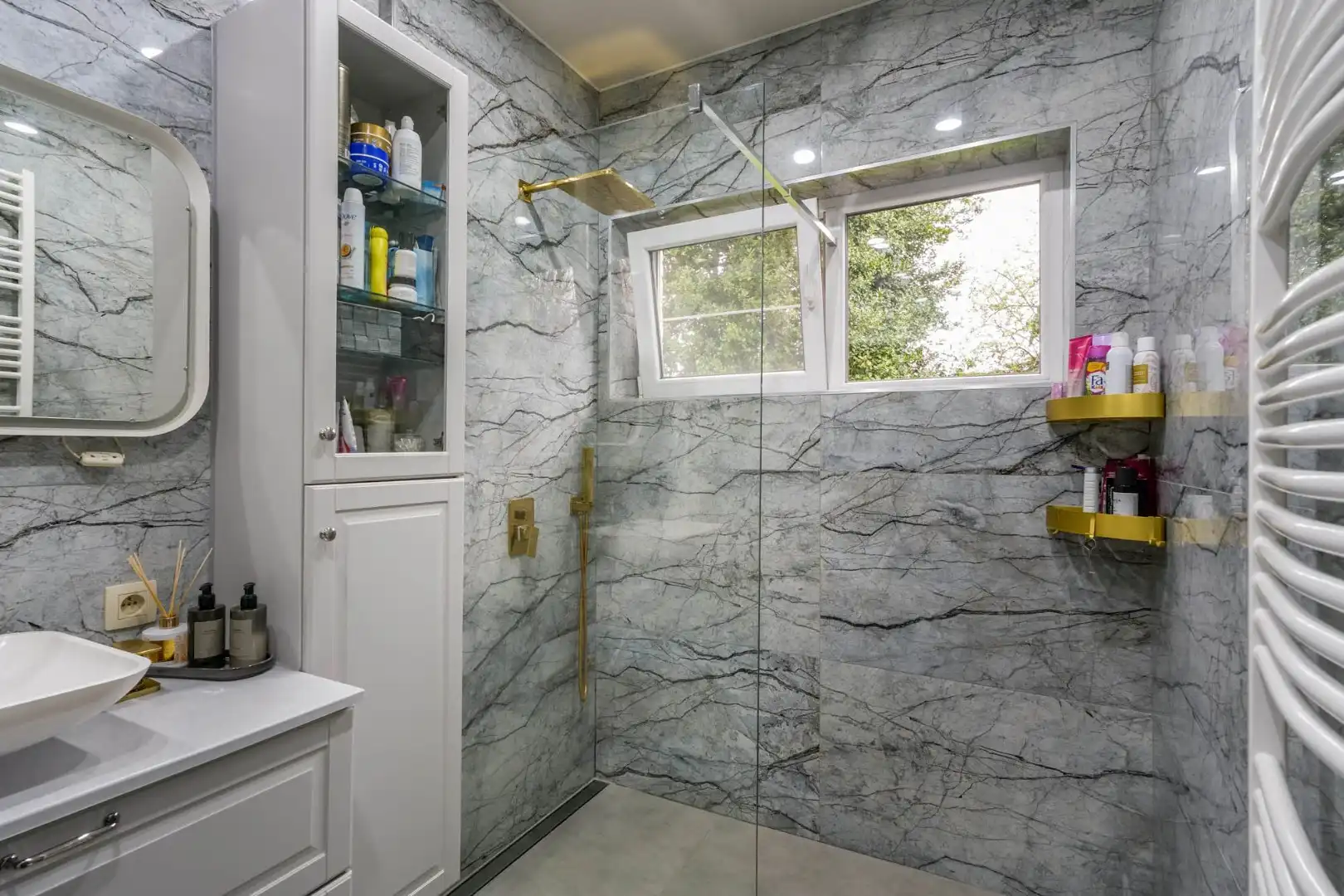 Op te knappen karakteristieke hoekwoning, 4 slpk, (EPC-label C) gelegen aan het Haspengouwse landschap. foto 27