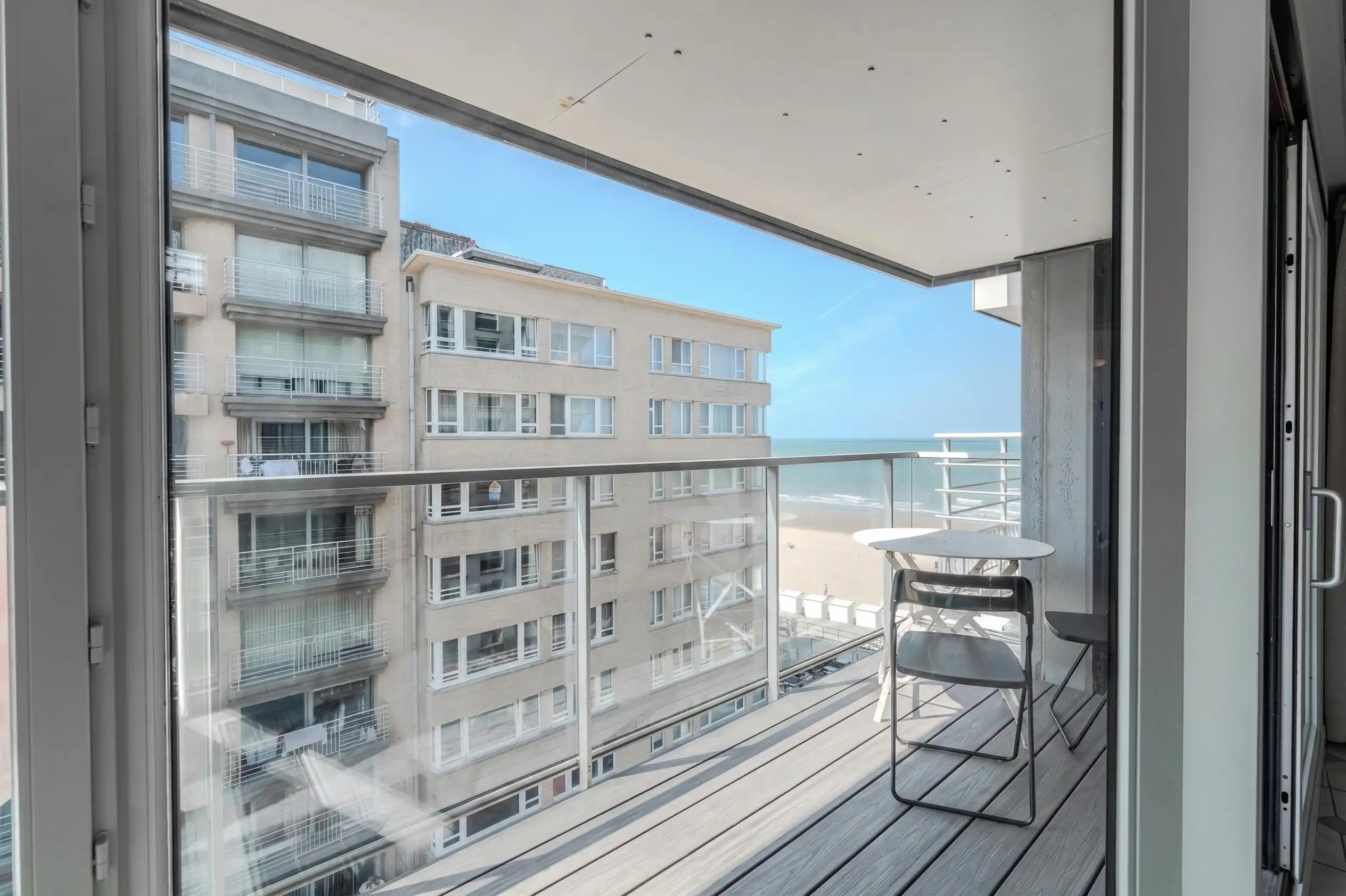 Ruim 2 slaapkamer appartement met zonneterras en zeezicht! foto 10