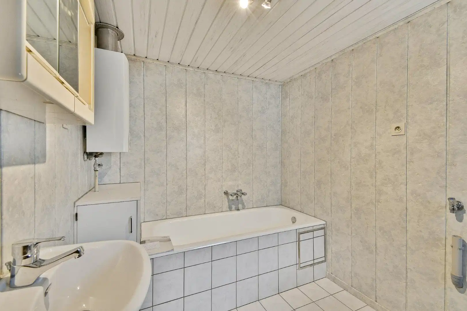 Rijwoning met veel potentieel op centrale ligging foto 7